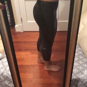 UA workout capris leggings